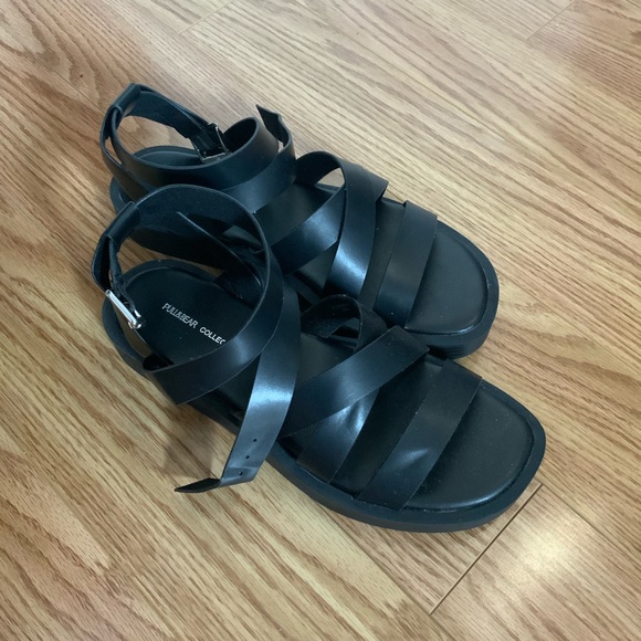 NEW Pull and Bear black strapped sandals US7 - Picture 2 of 2